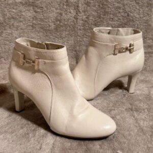 Bandolino Leather Bootie in Ivory – Women’s US Size 8